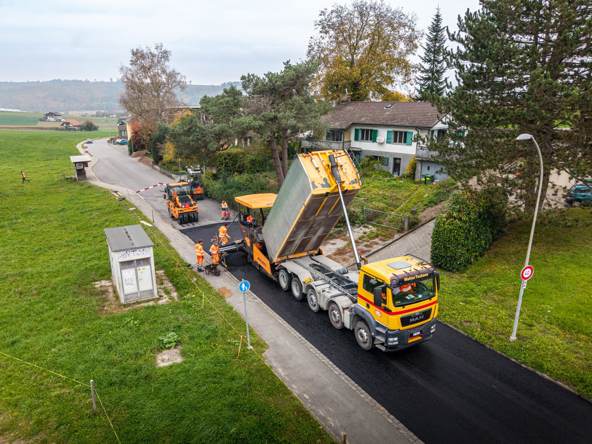 Einbau auf der Strasse im Ortsbereich